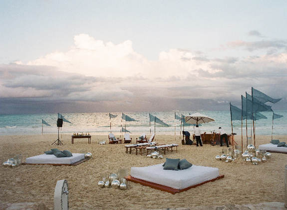 Informal beach wedding deoration